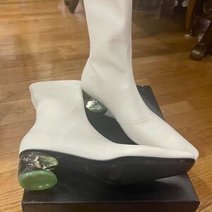 Wander White Heeled Boots with Sleek Sock-Like Fit